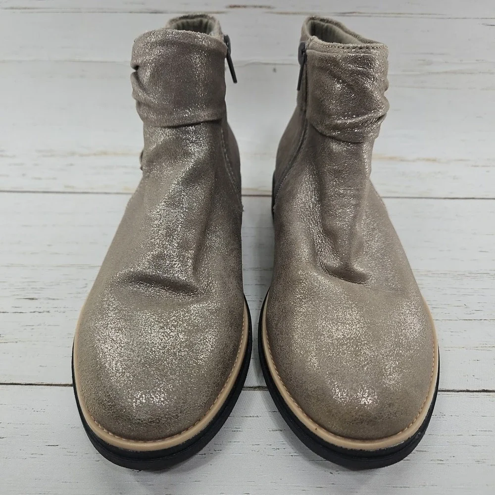 Clarks Sharon Salon Womens 7W Taupe Metallic Ankle Boots Wedge Light‎ Weight Zip